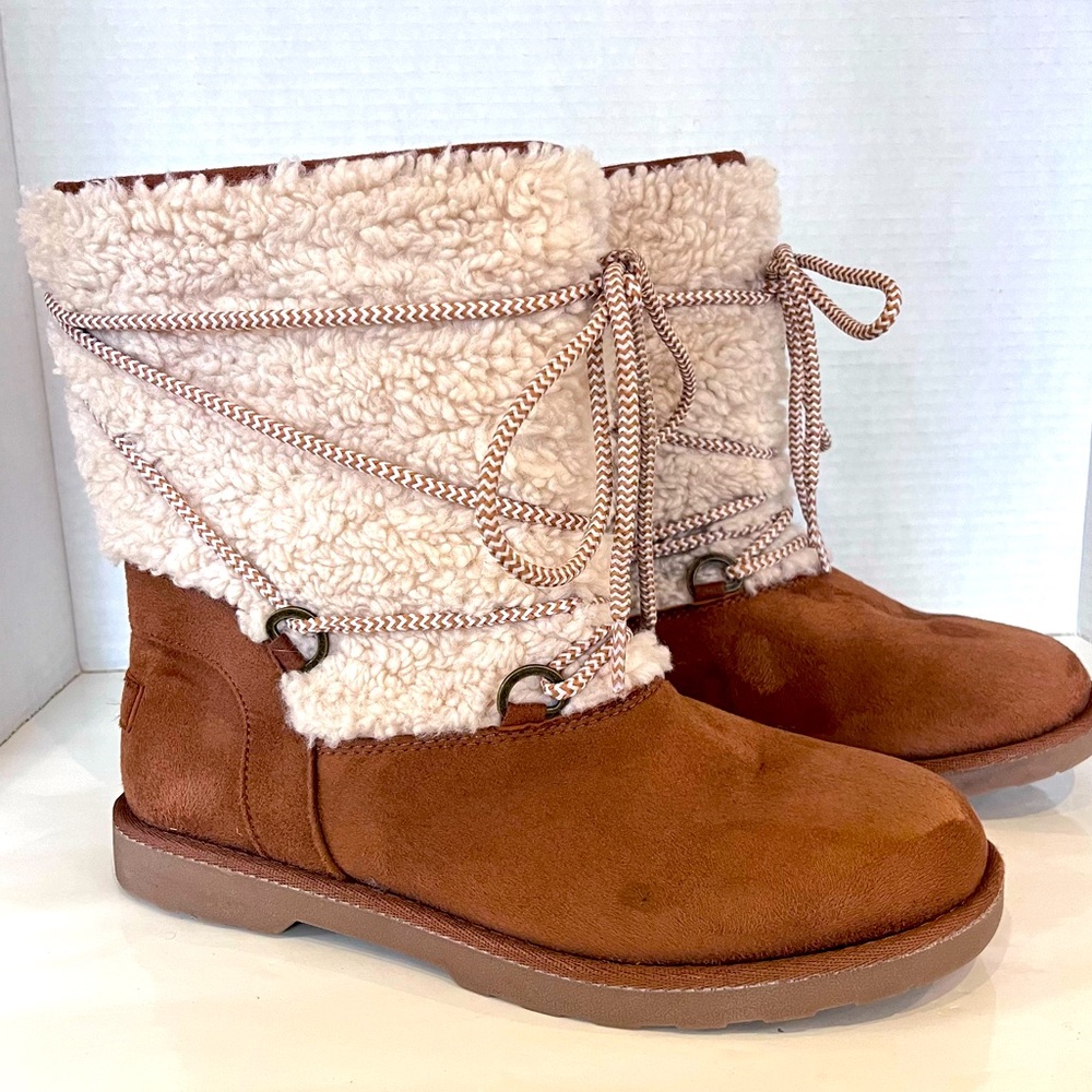 Cozy Brown Suede-Look Sherpa Lace-Up Winter Boots